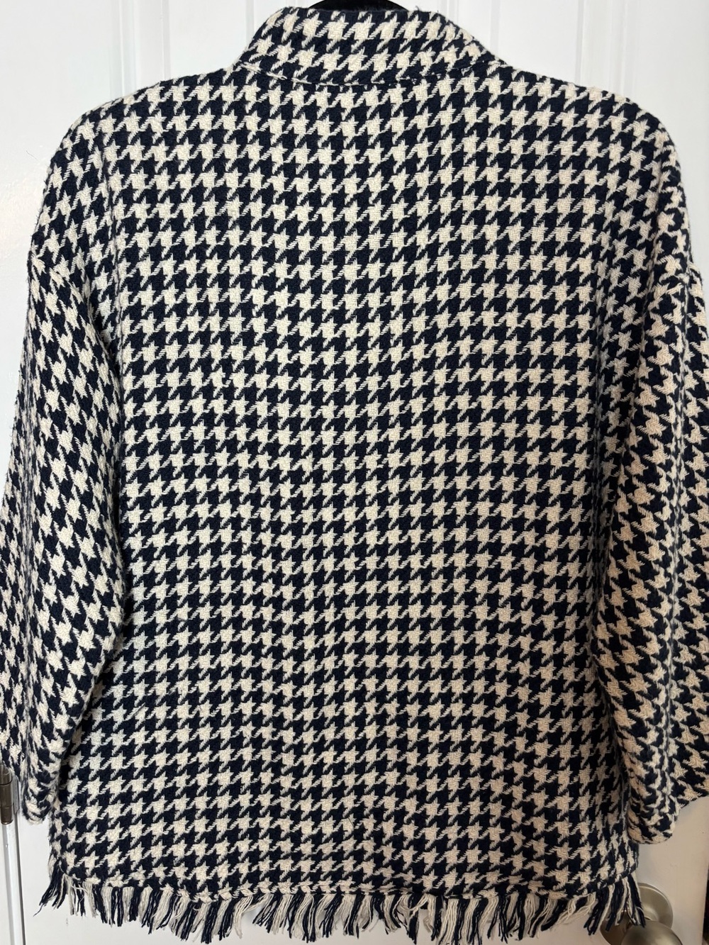Zara Woman XS Houndstooth Poncho Cape Fringe Button Sweater Black Cream Luxury - Picture 8 of 8